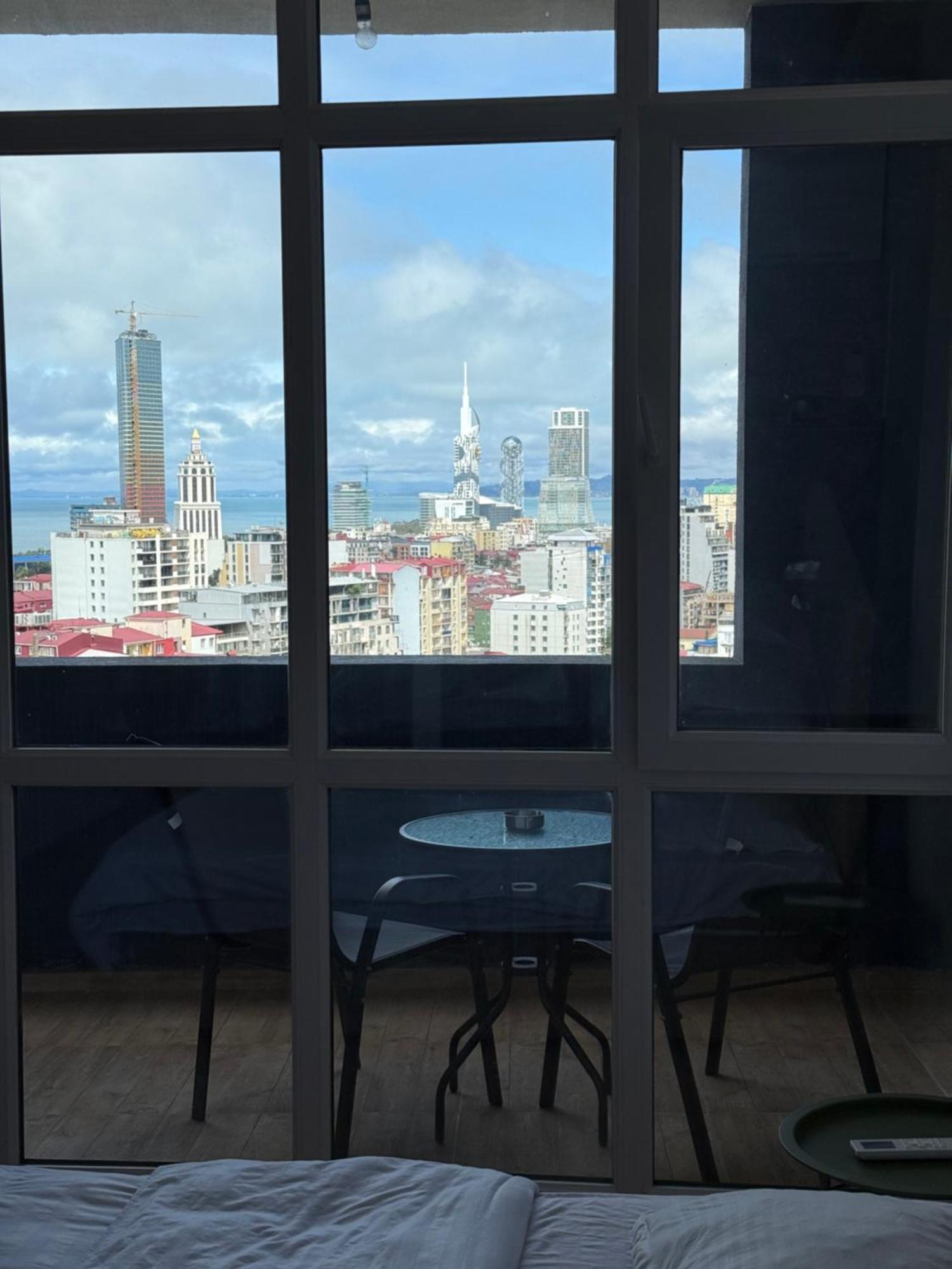 Apartamento Batumi Flat With Epic Views Exterior foto