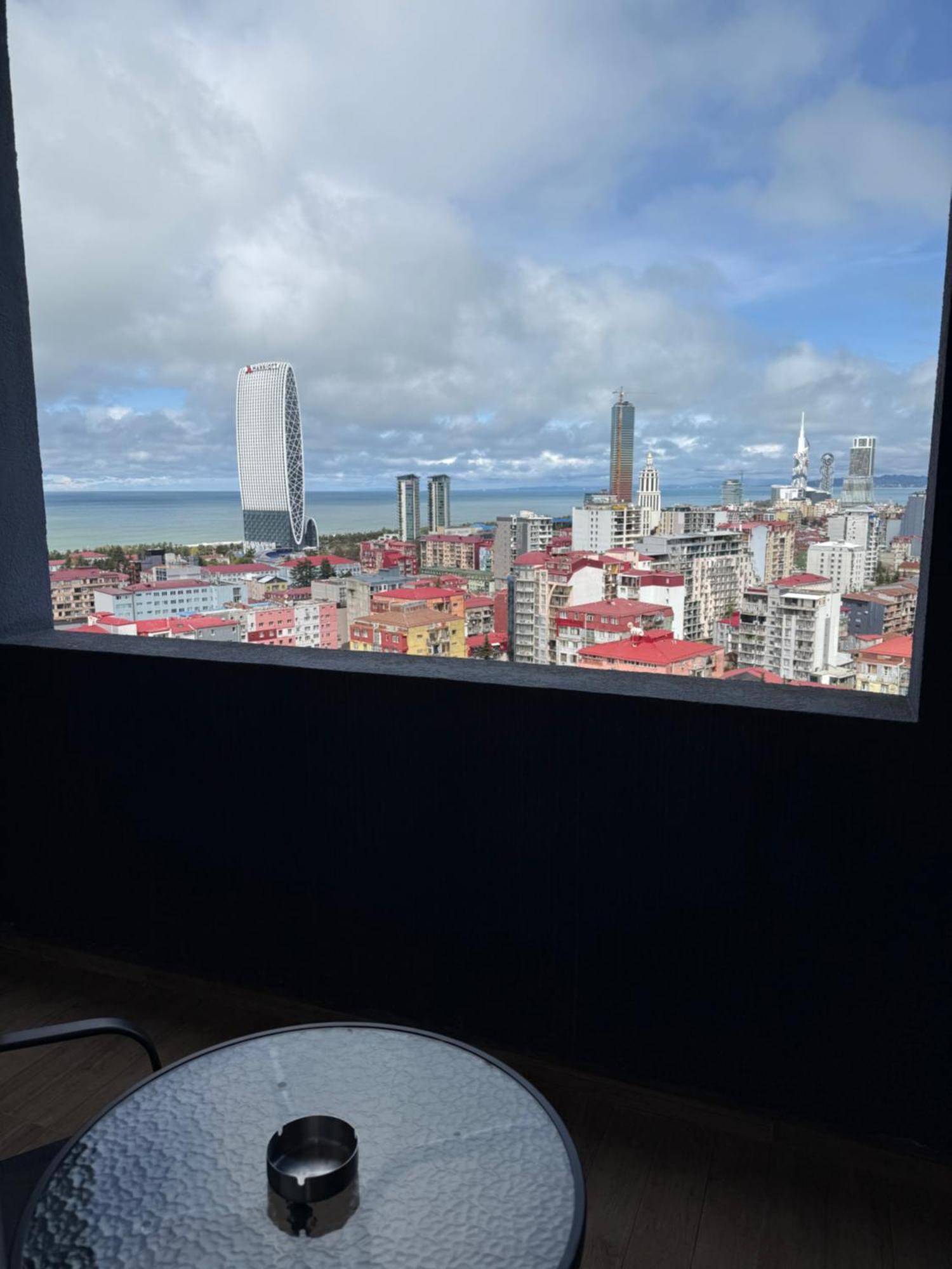 Apartamento Batumi Flat With Epic Views Exterior foto